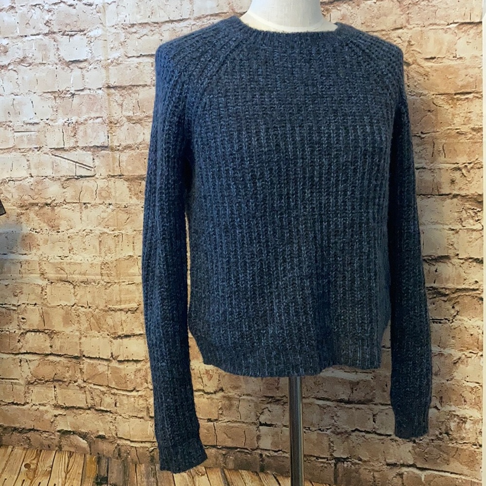 Lovely Andrea Jovine pullover sweater